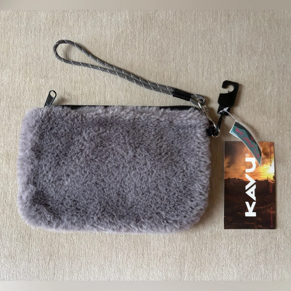 Kavu NWT Gray Faux Fur Plush Fuzzy Soft Zip Wristlet Clutch Handbag Coin Purse
